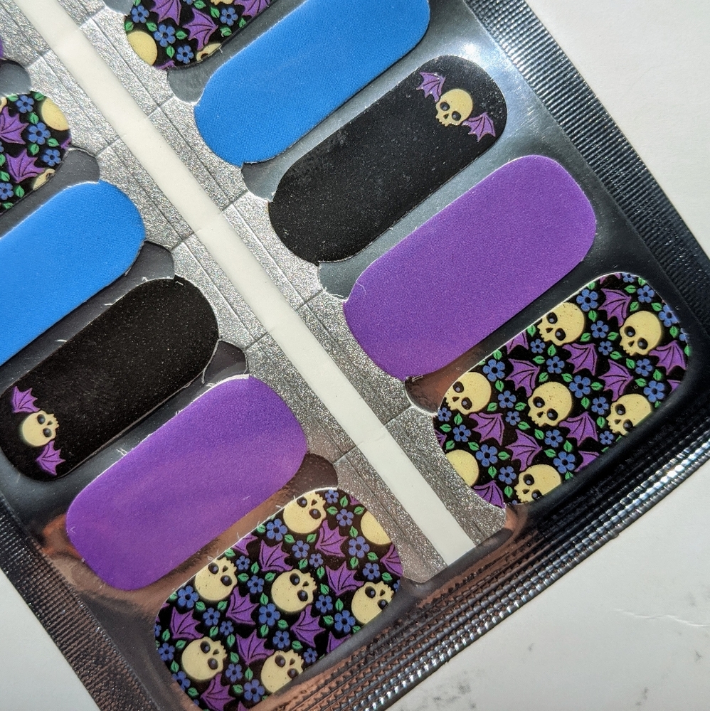 5 for $15 Nail Wraps- Pretty Wicked - Picture 2 of 4